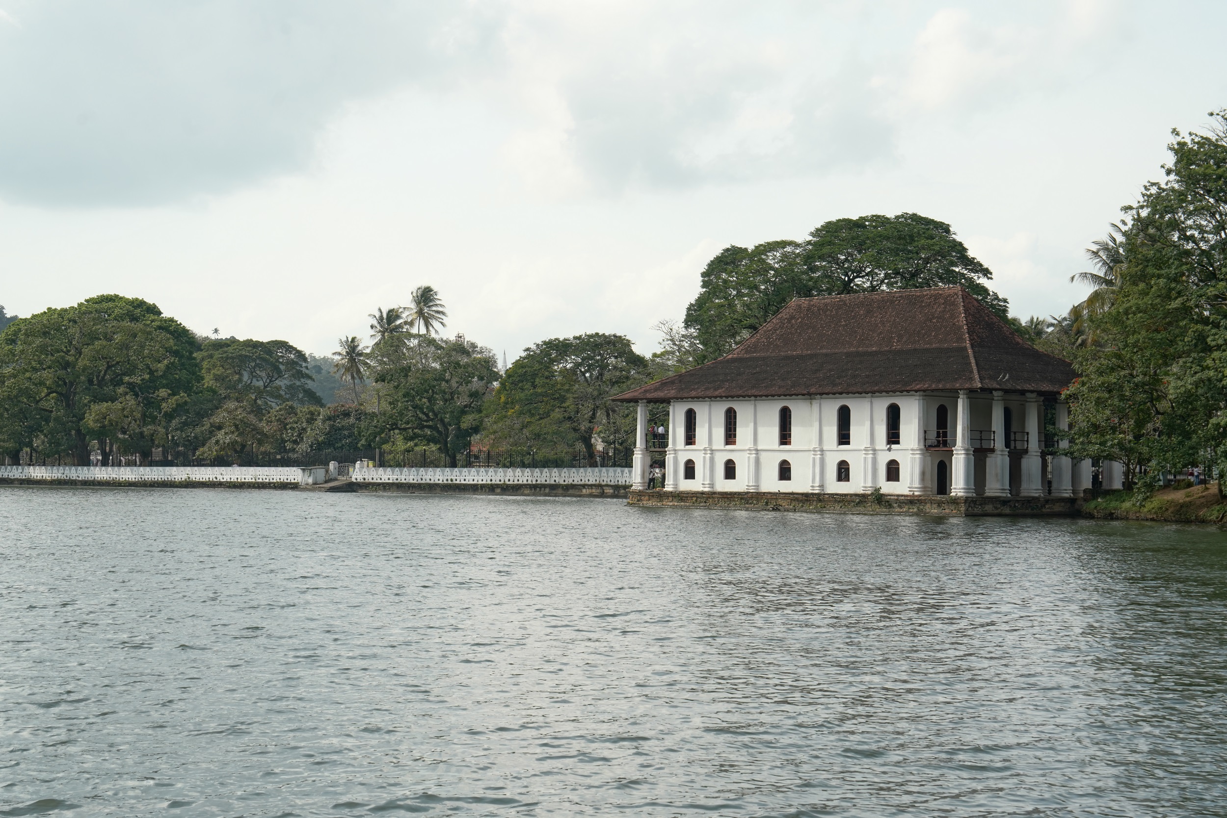 Das Badehaus am See in Kandy