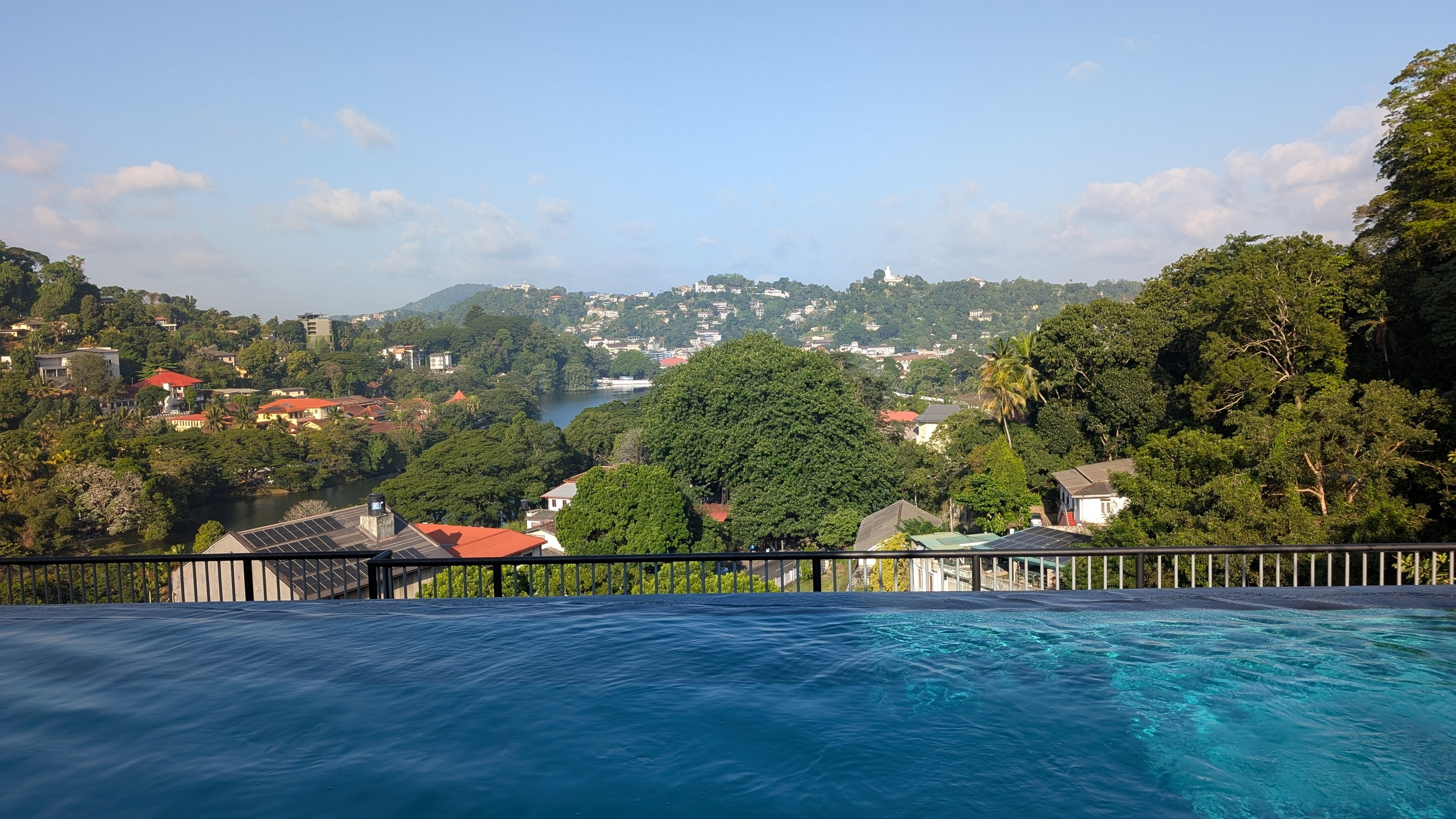 Blick beim Frühsport auf Kandy