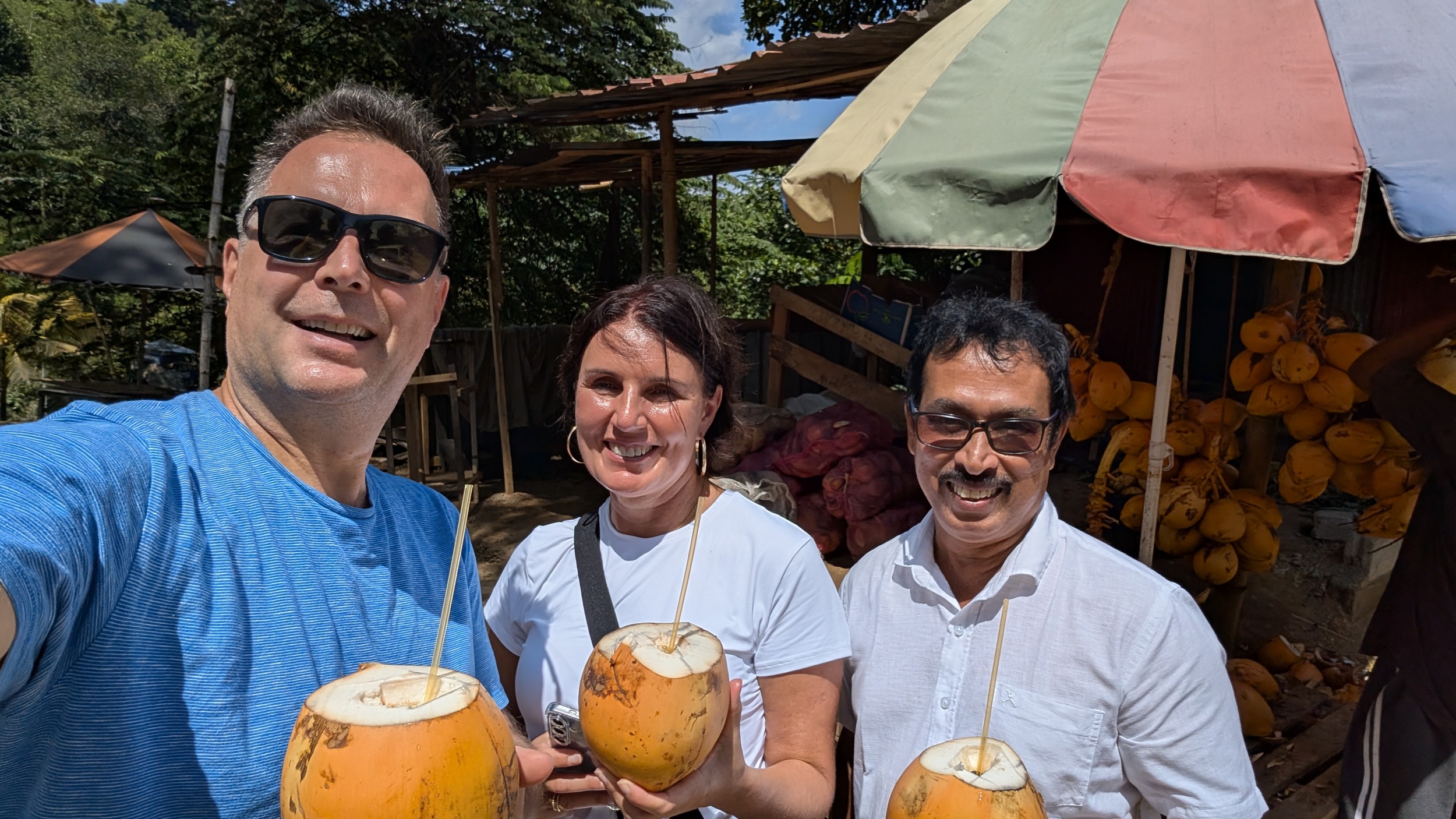 Selfie des Tages mit Saman und Kokosnuss