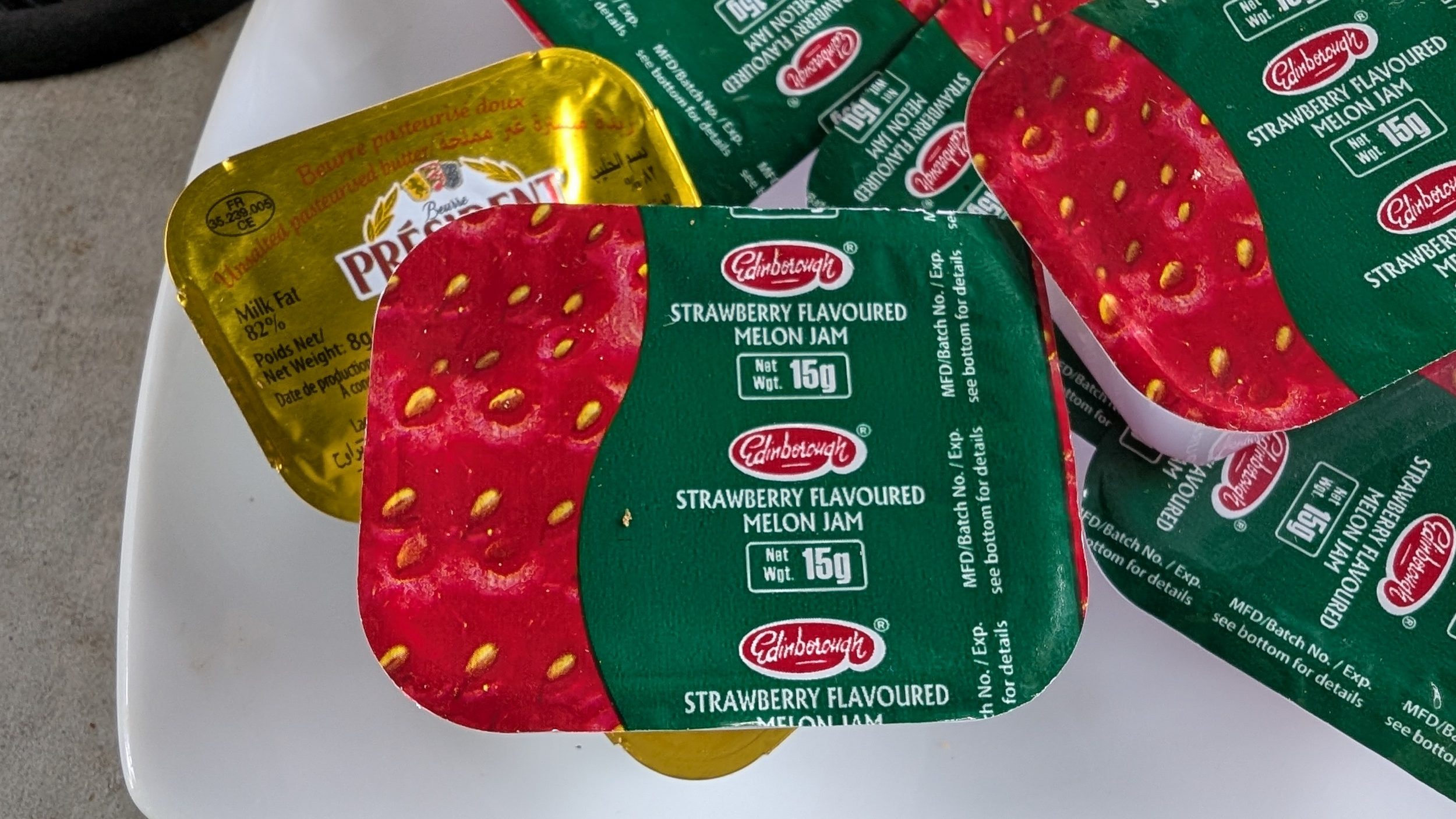 Melonenkonfütüre mit Regbeer Geschmack, als hötten die hier keine tollen Früchte