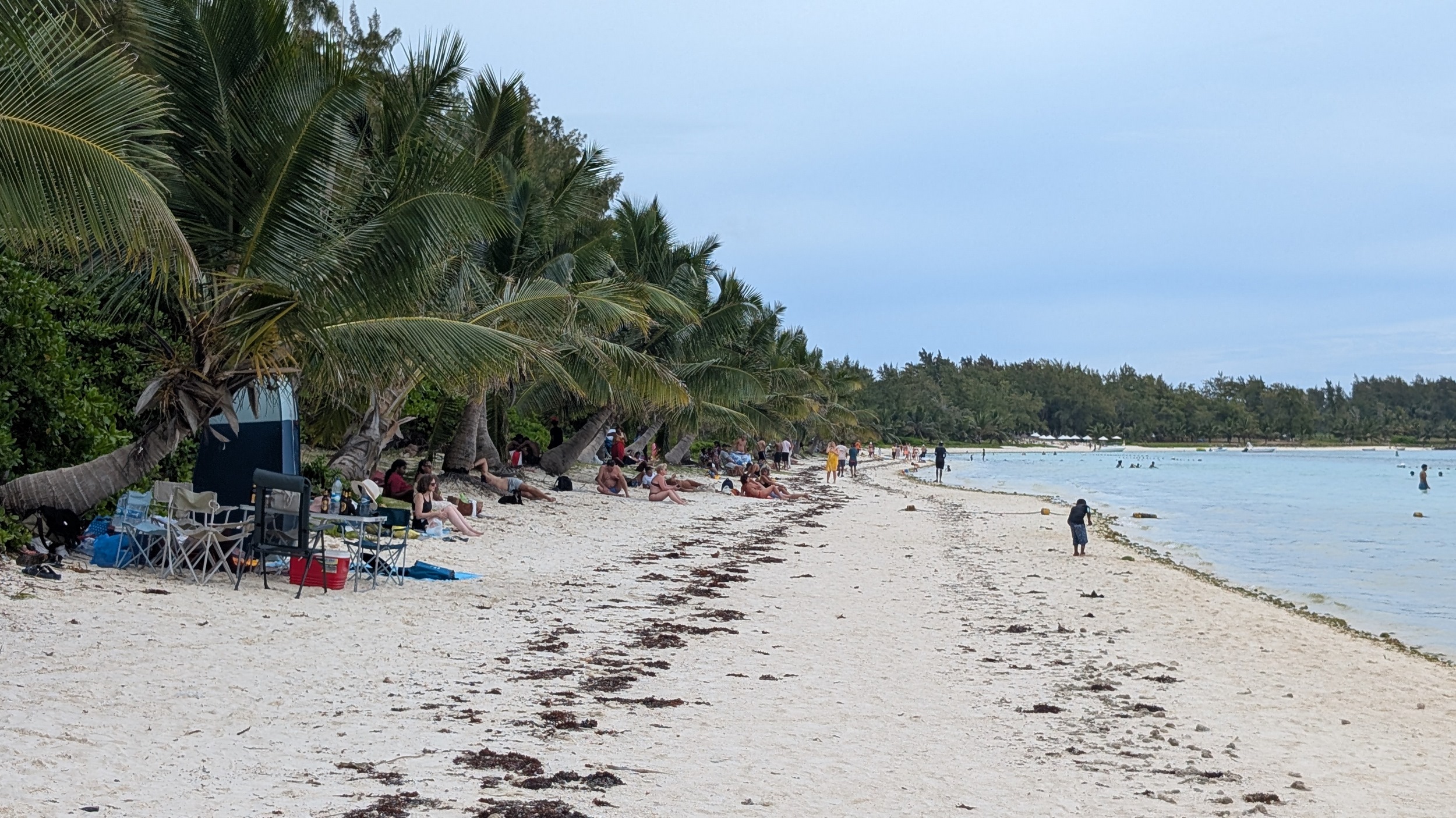 Der öffentliche Strand, sonntags sind ist was los!