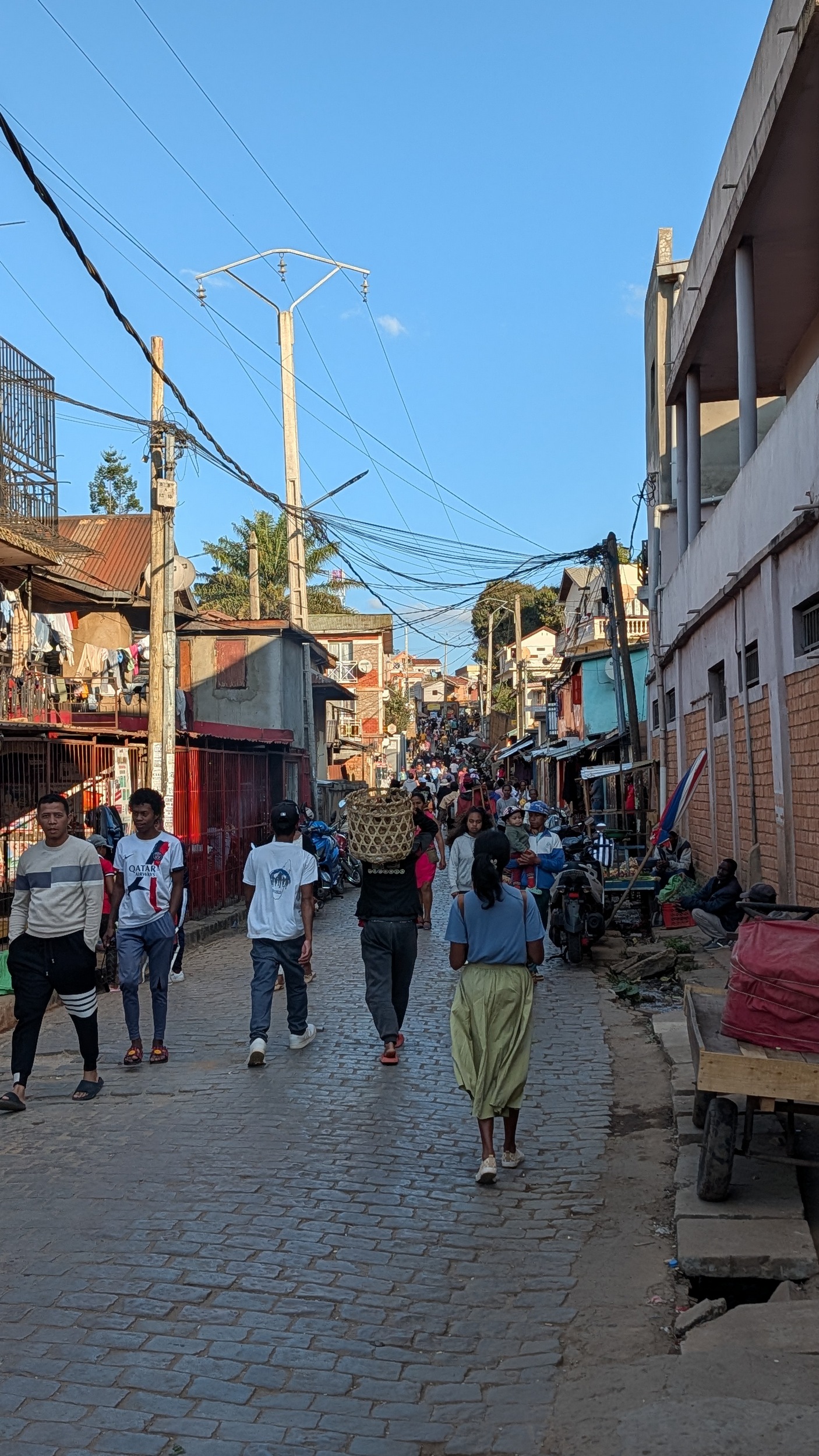 Sonntägliches getümmel in den Strassen von Antananarivo