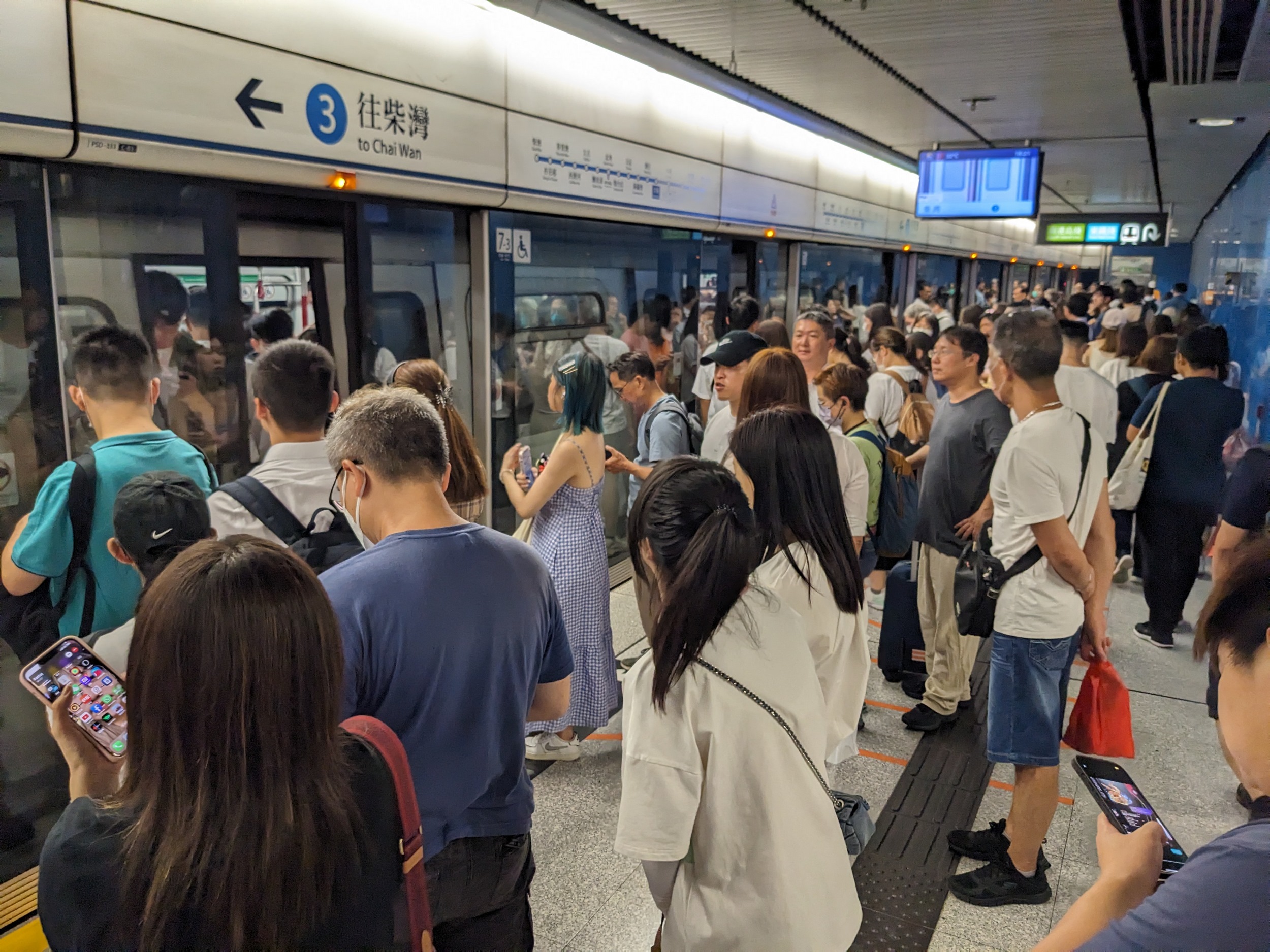 In der Rushhour zurück zum Hotel, die Bahn kam im Minutentakt