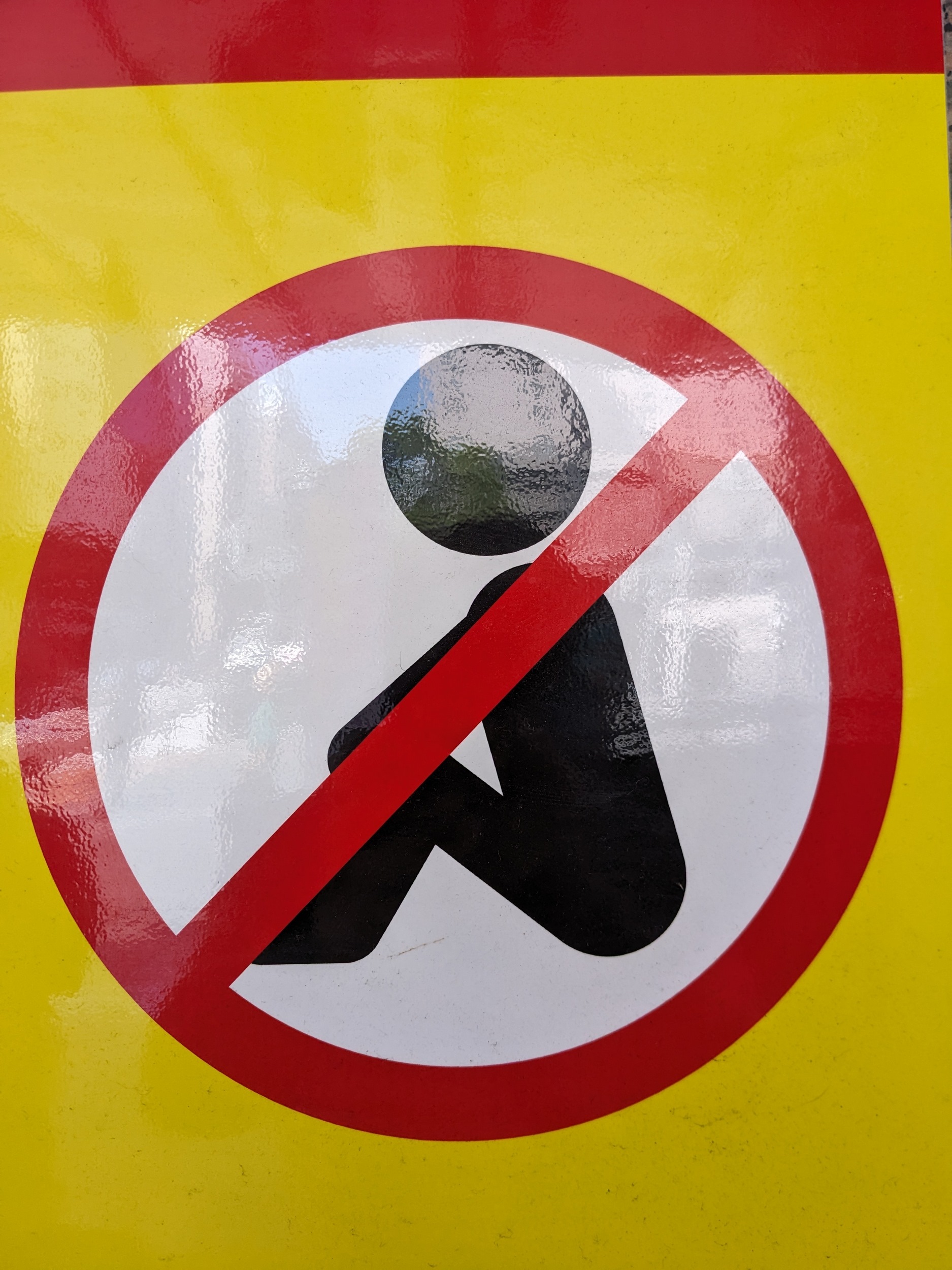 Hinsetzen verboten, nicht was man sonst denken könnte