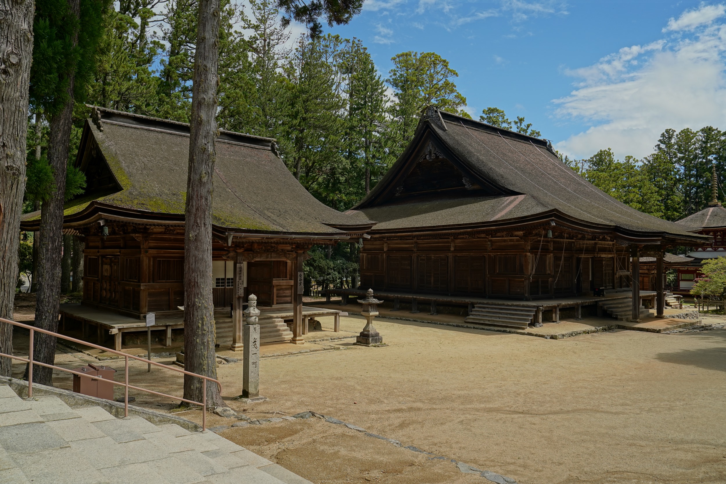 Tempel bei der Ganjo Garan Pagode