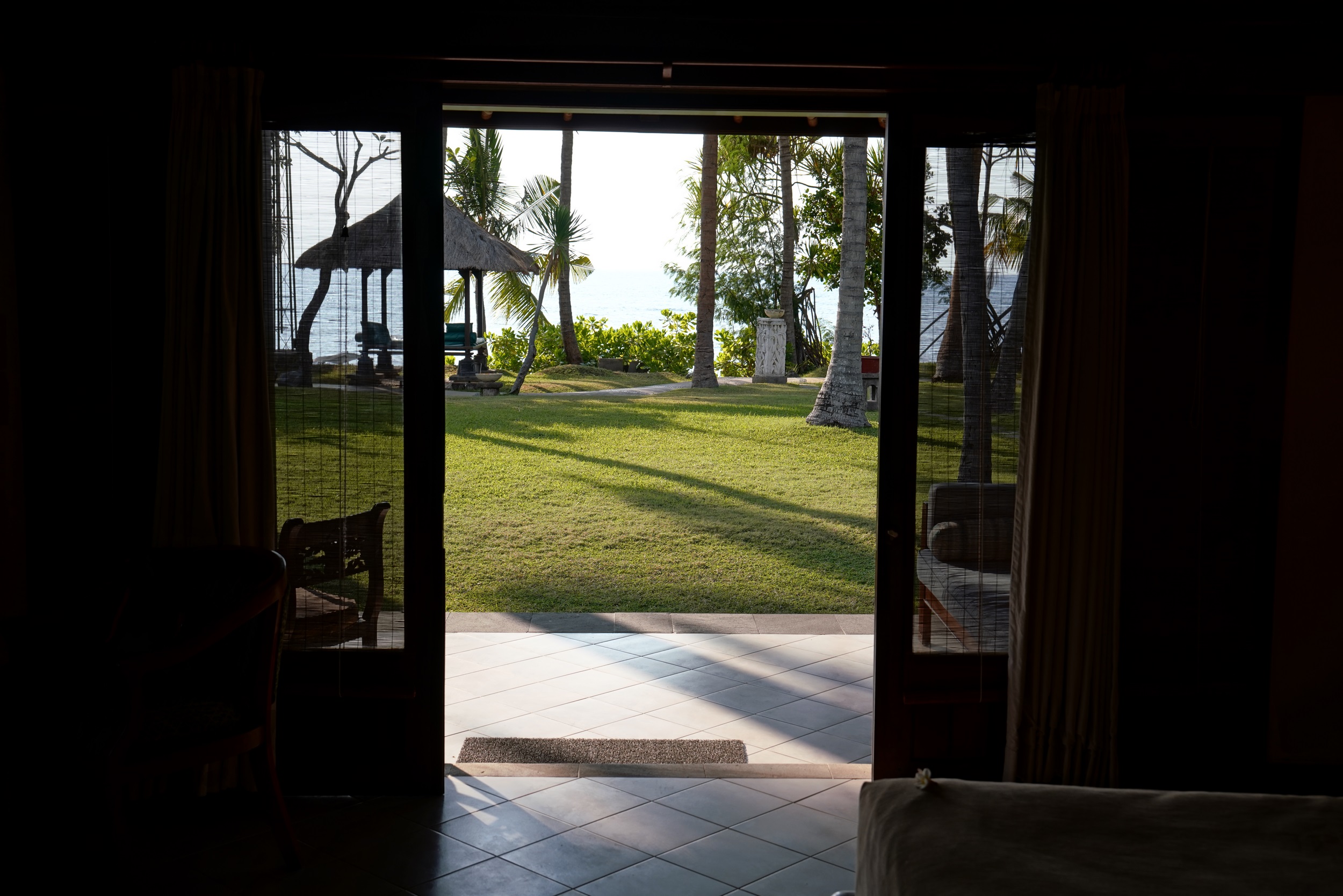 Blick aus dem zimmer auf Meer