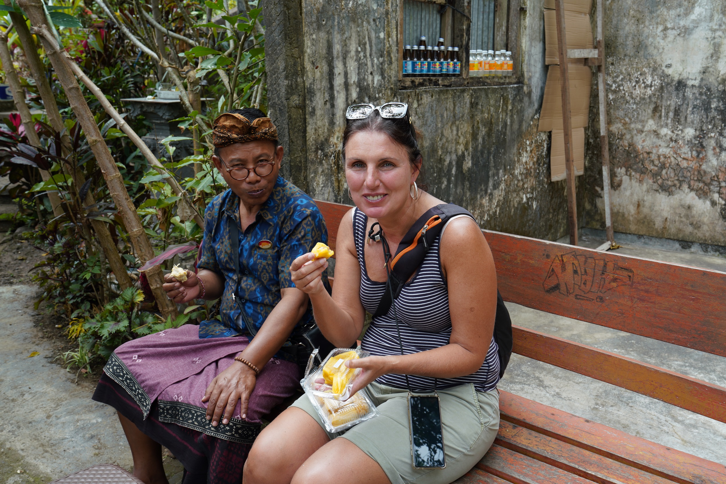 Jackfrucht auf dem Weg zum Wasserfall