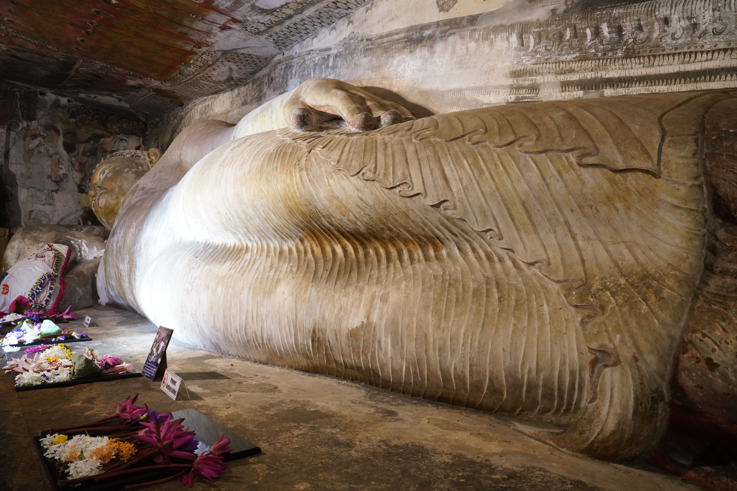 Liegender Buddha (tot oder lebendig)