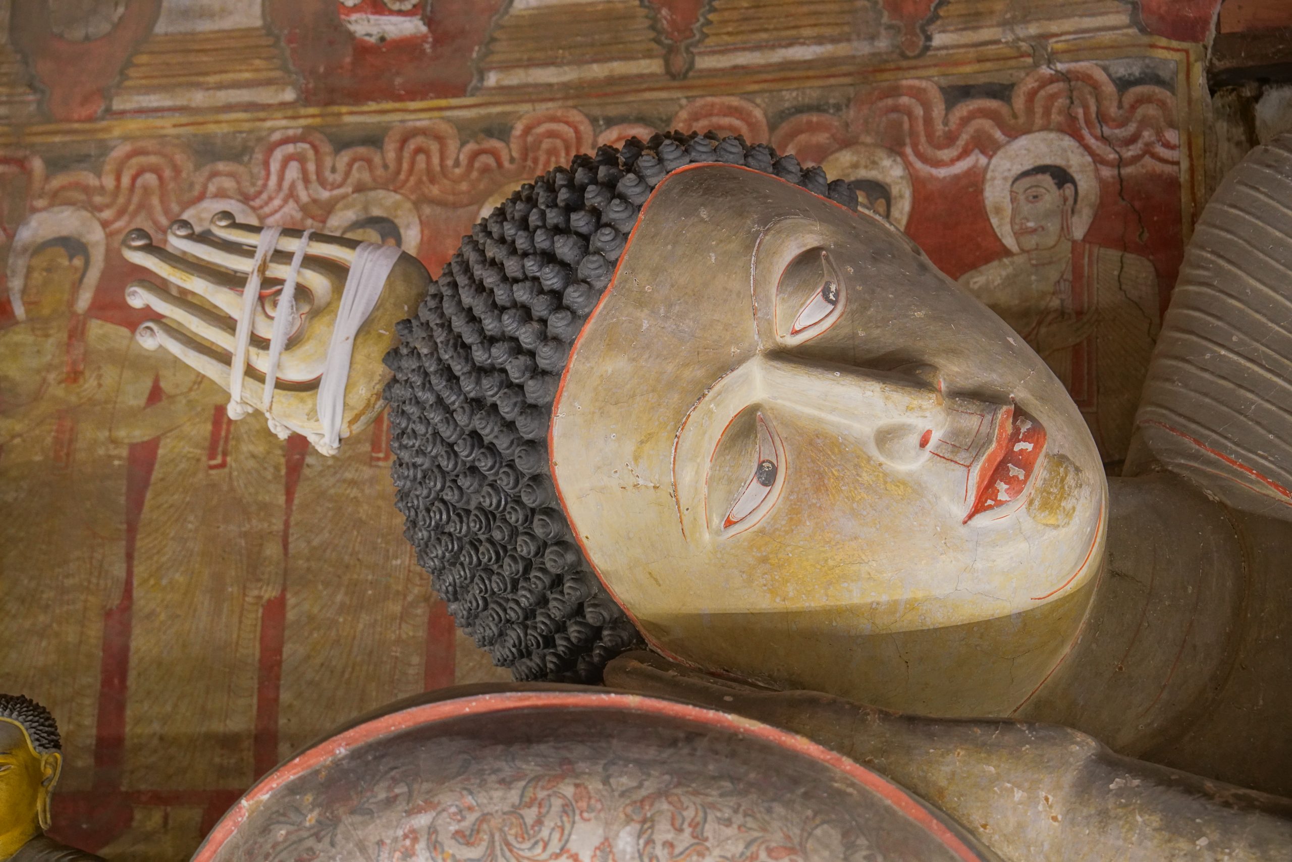 Liegender mit Erleuchtung auf dem Kopf, ruht nur