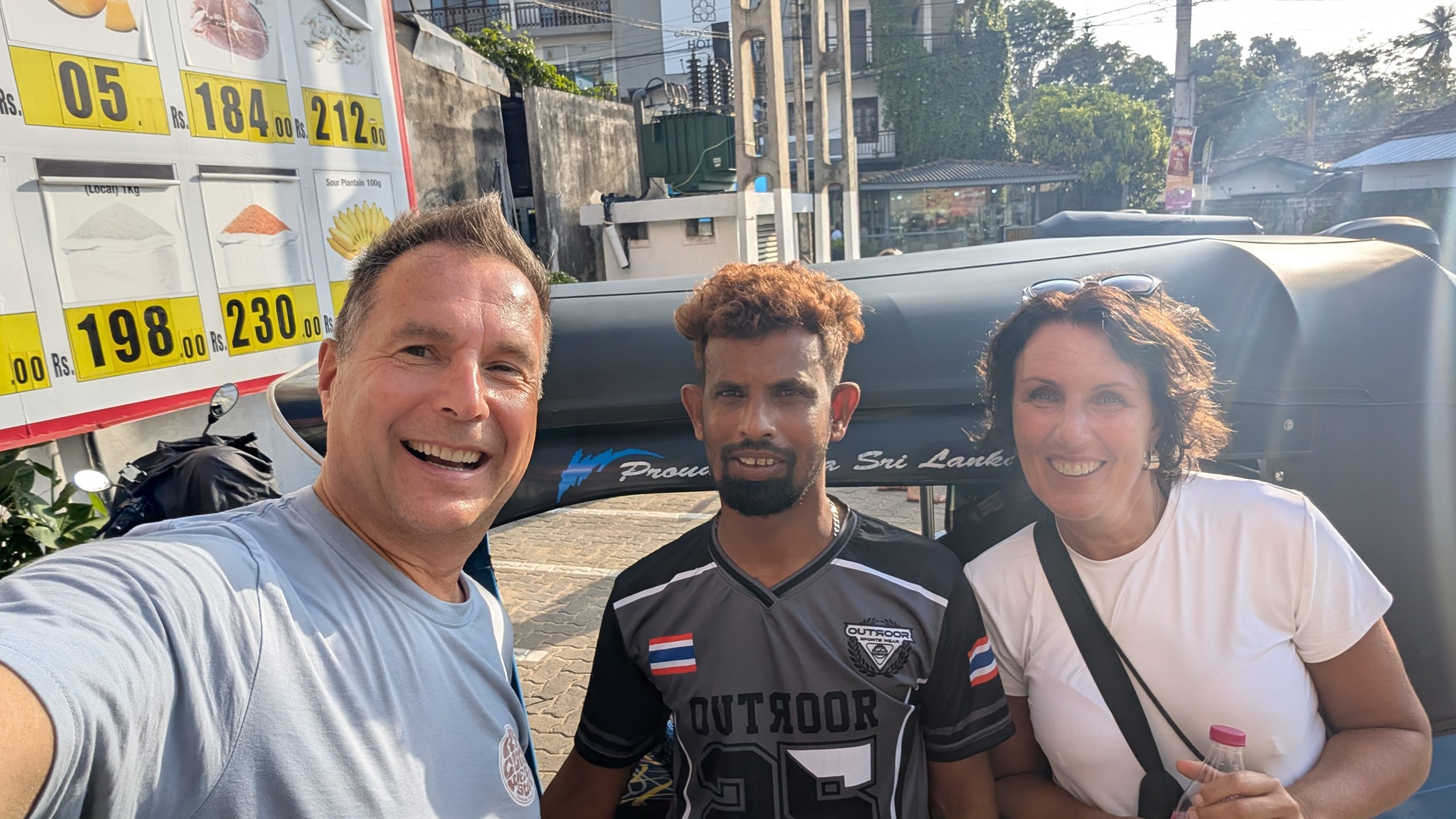 Selfie mit Tuktukfahrer Ishuru